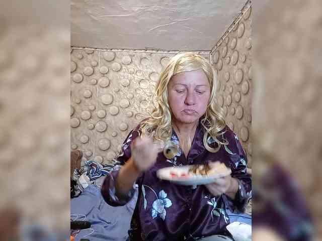 FameLara webcam
