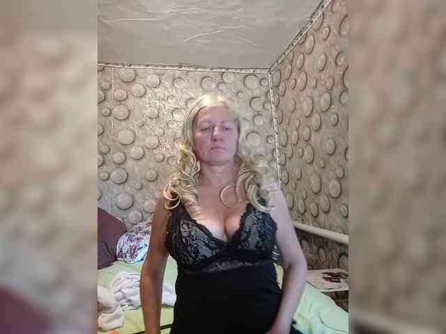 FameLara webcam