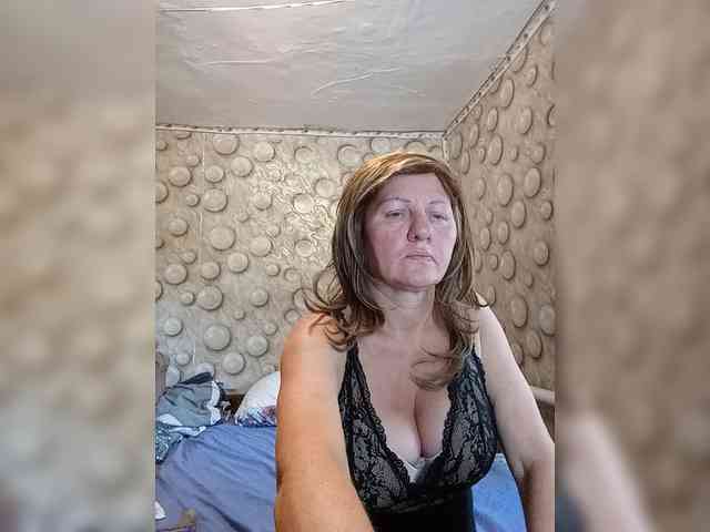 FameLara webcam