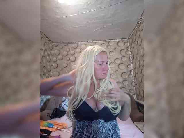 FameLara webcam