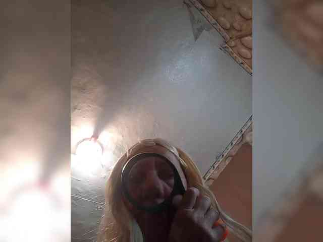 FameLara webcam