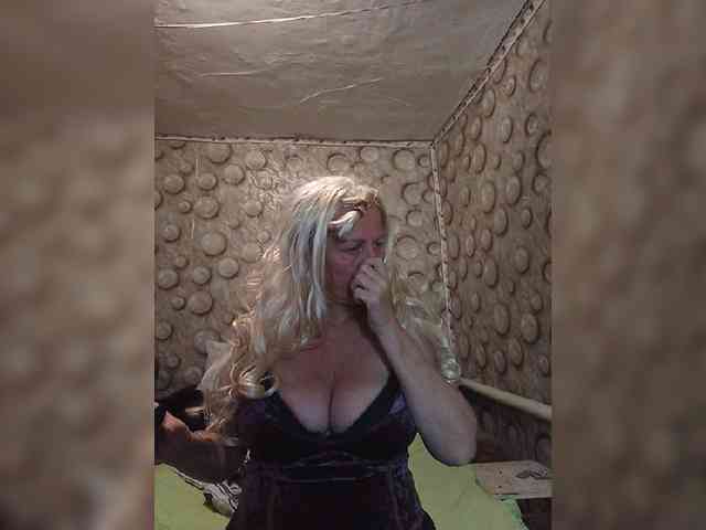 FameLara webcam