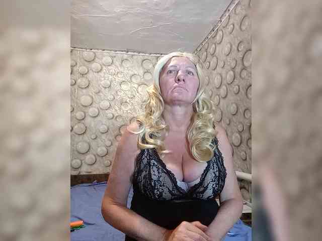 FameLara webcam