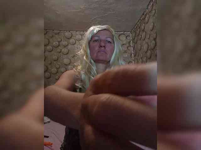 FameLara webcam