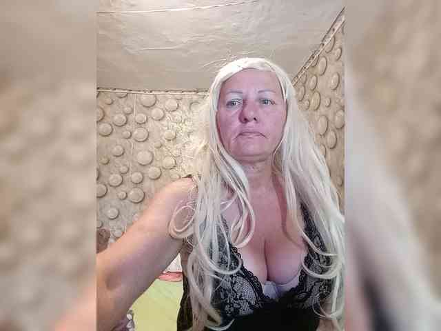 FameLara webcam