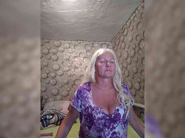 FameLara webcam