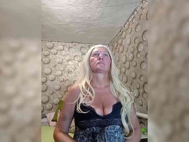 FameLara webcam
