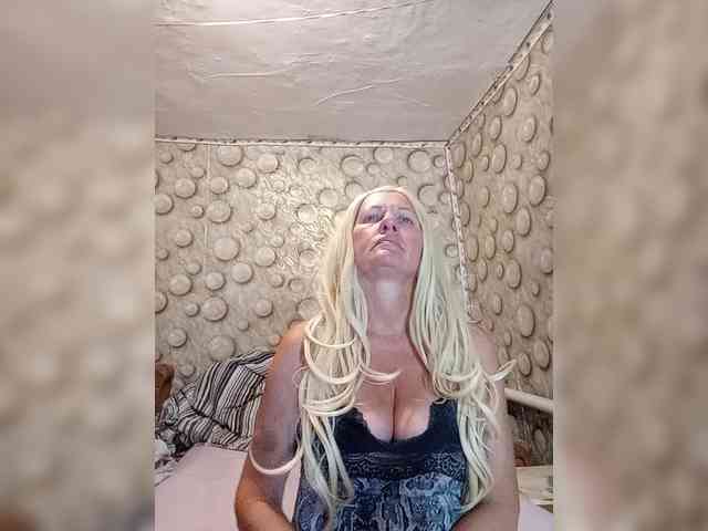 FameLara webcam