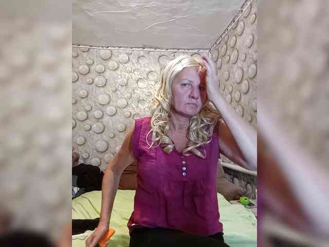 FameLara FameLara