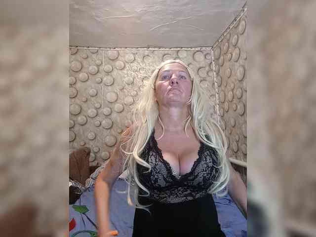 FameLara webcam