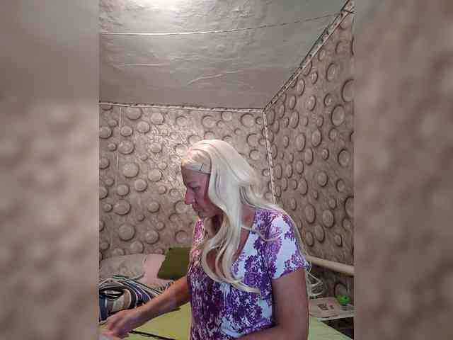 FameLara webcam
