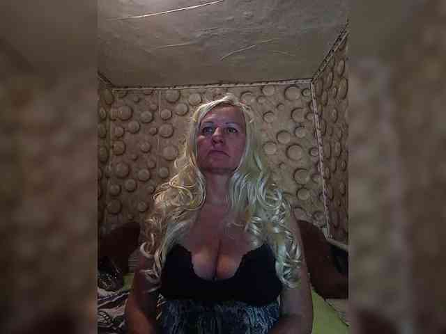 FameLara webcam