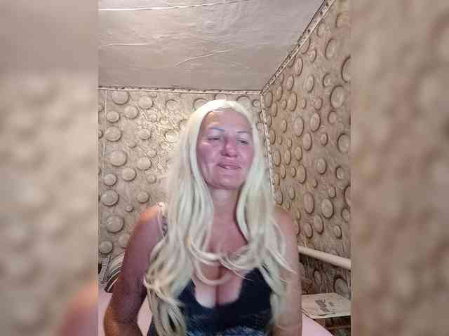 FameLara webcam