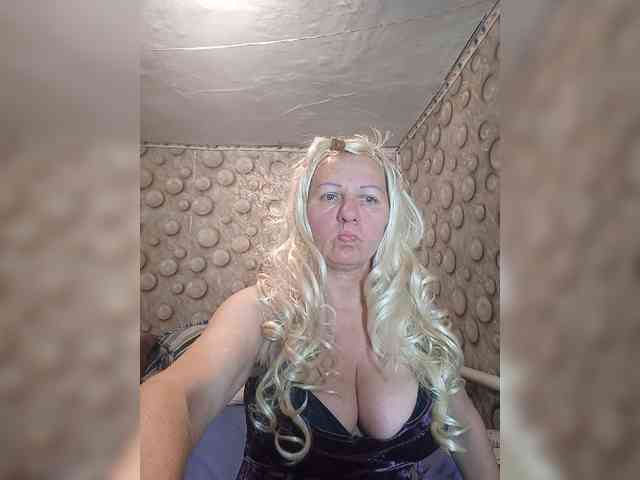 FameLara webcam