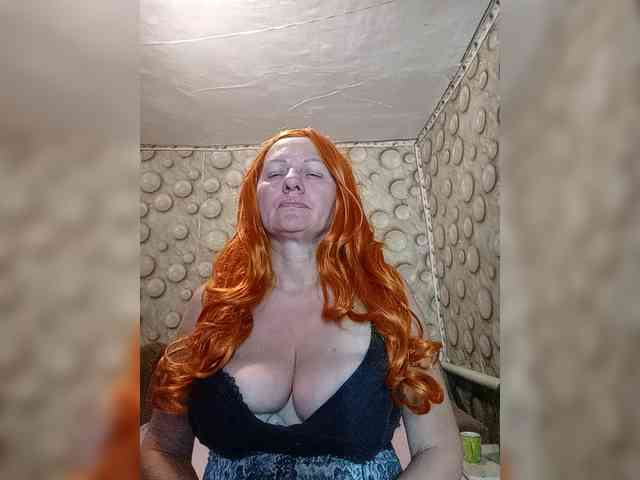 FameLara webcam