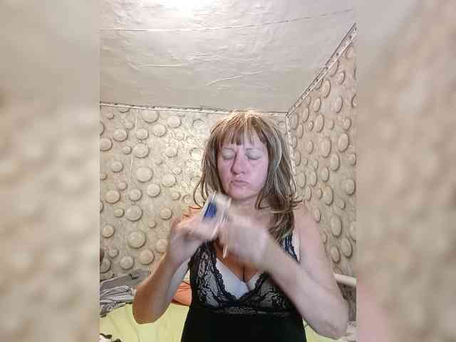FameLara webcam