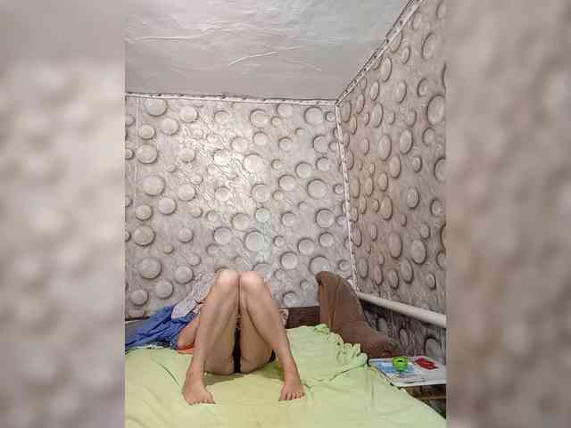 FameLara webcam