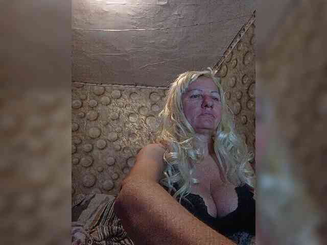 FameLara webcam