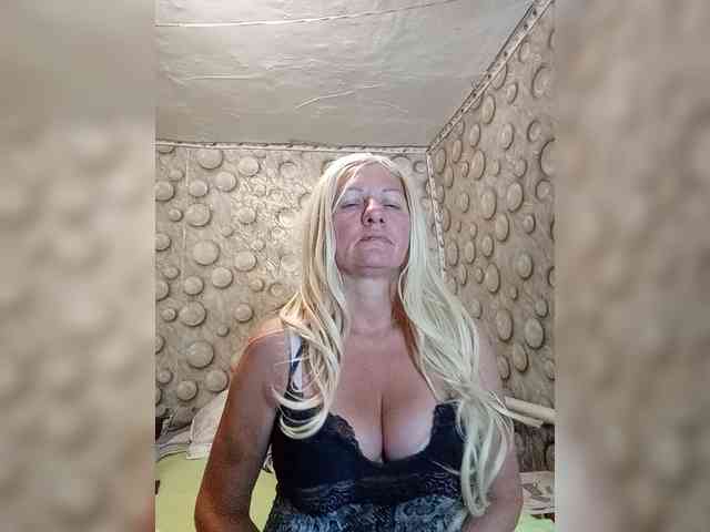 FameLara webcam