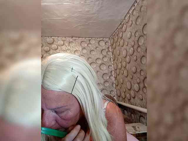 FameLara webcam