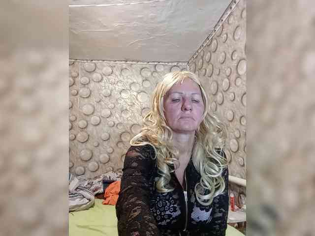 FameLara webcam