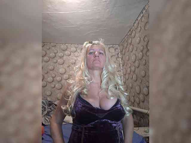 FameLara webcam