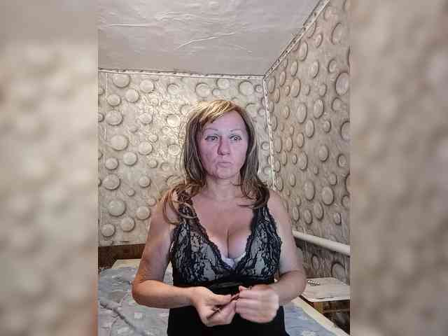 FameLara webcam