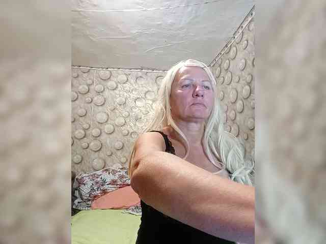 FameLara webcam