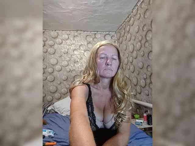 FameLara webcam