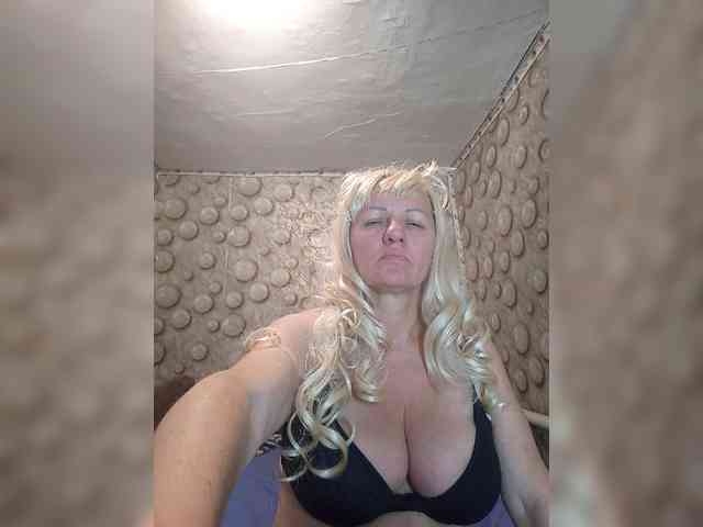 FameLara webcam