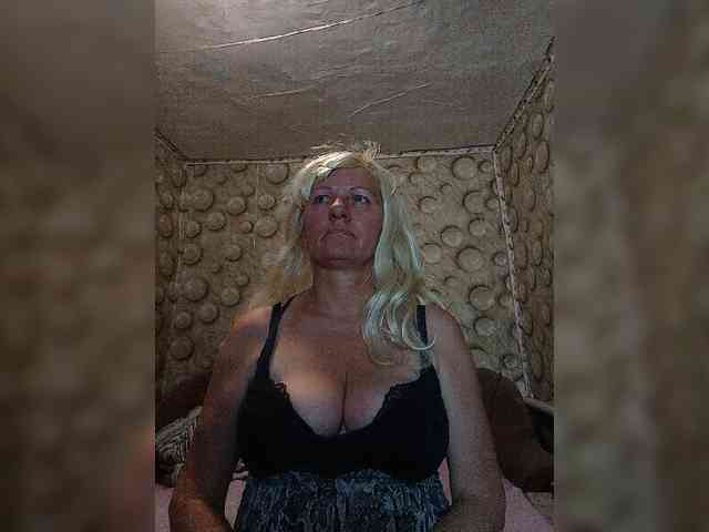 FameLara webcam