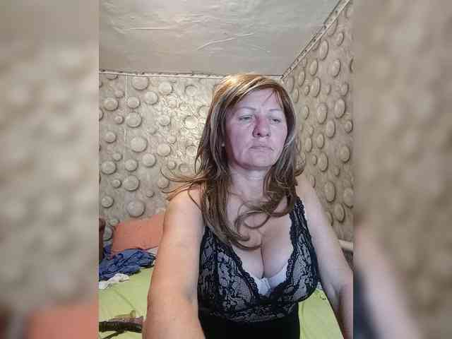 FameLara webcam
