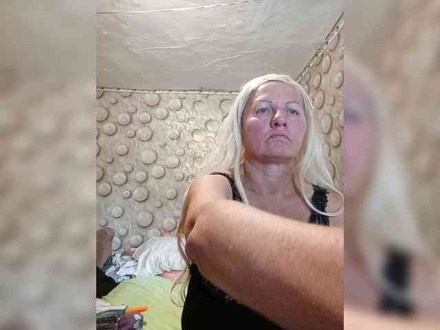FameLara webcam