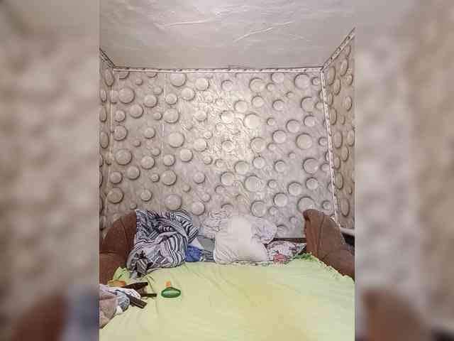 FameLara webcam