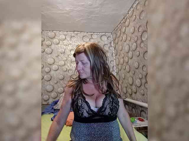 FameLara webcam