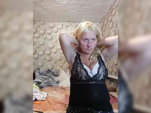 FameLara live female cam on bongacams