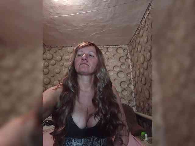 FameLara webcam