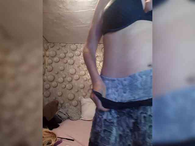 FameLara webcam