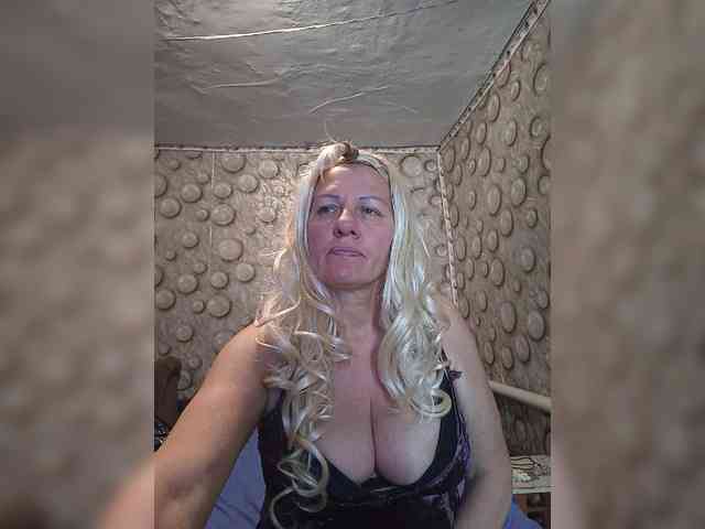 FameLara webcam