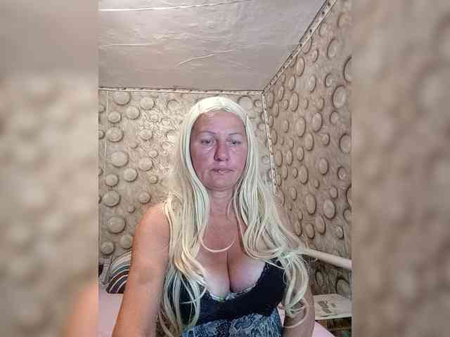FameLara webcam