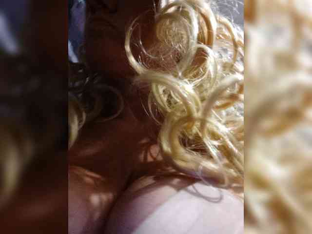 FameLara webcam