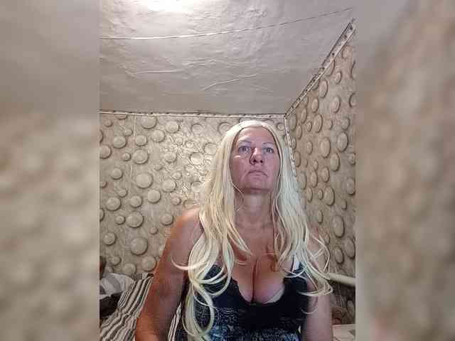 FameLara webcam