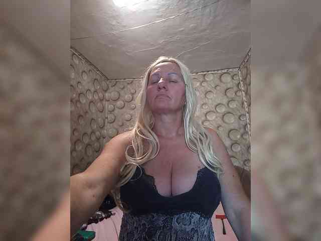 FameLara webcam