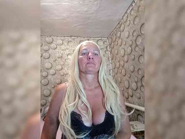 FameLara webcam