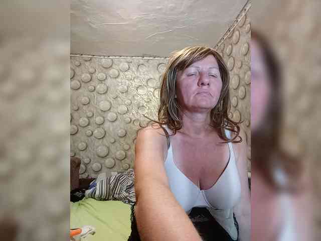FameLara webcam