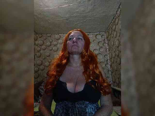 FameLara webcam