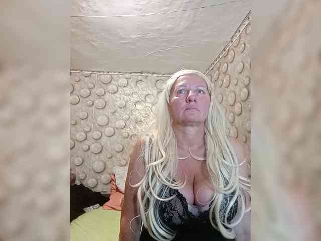 FameLara webcam