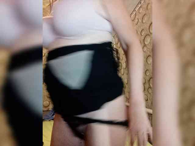 FameLara webcam