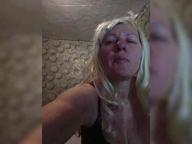 FameLara webcam