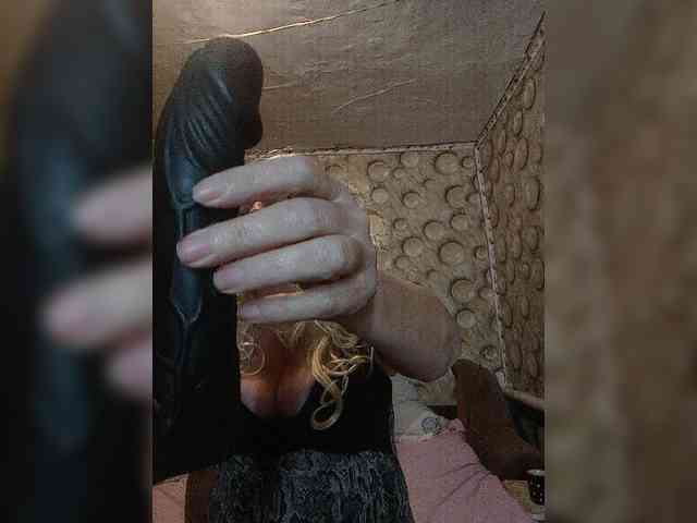 FameLara webcam